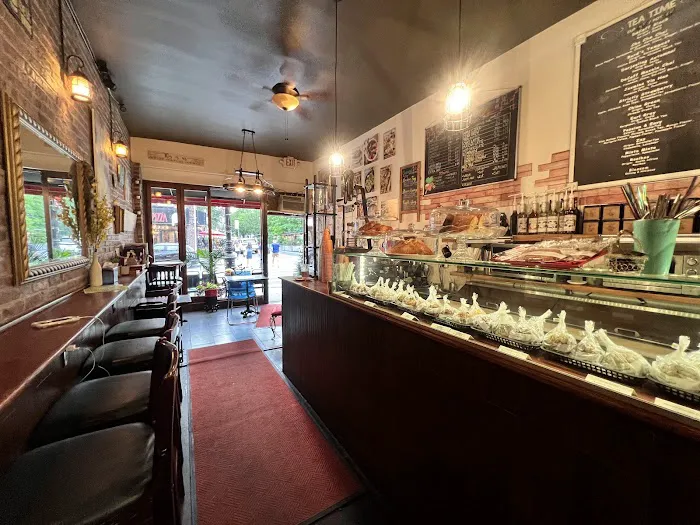 Red Pipes Cafe Picture 10