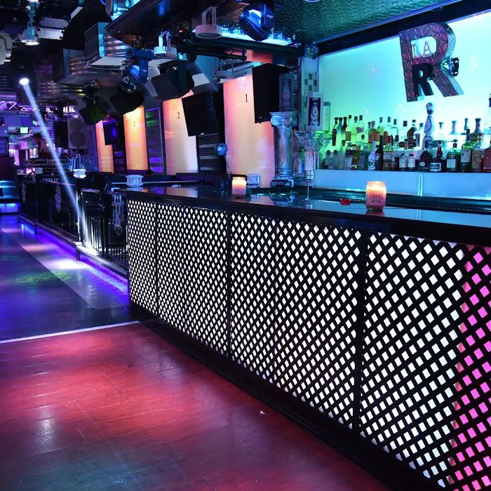 LA REPUBLIKA BAR LOUNGE AND REST. Picture 8