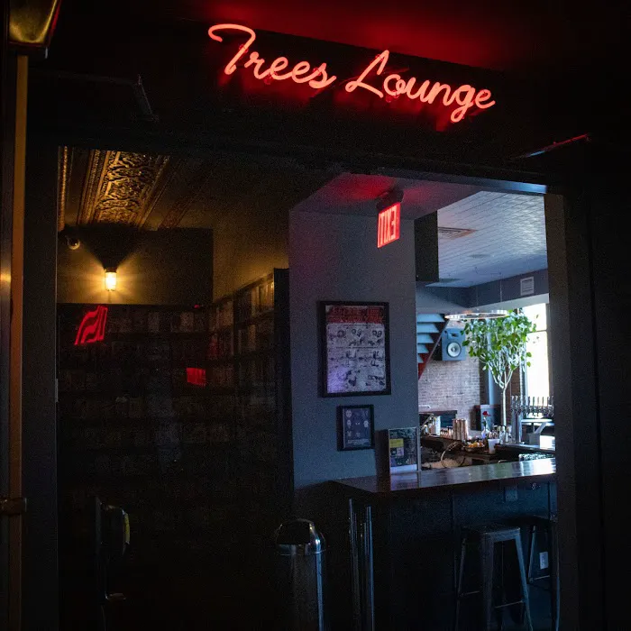 Trees Lounge Picture 2