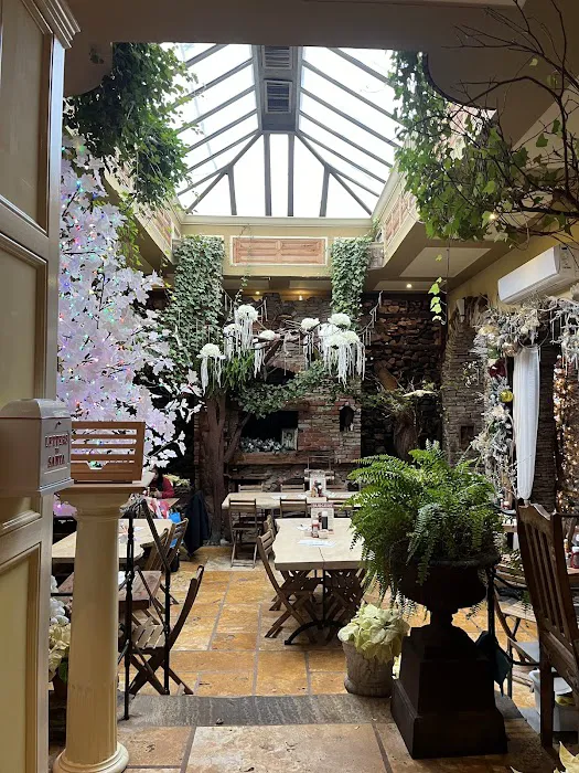Le Petit Cafe Picture 3