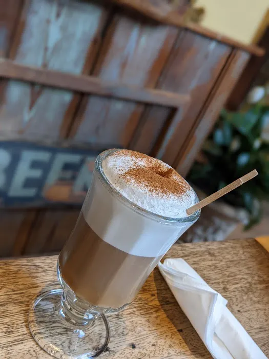 Le Petit Cafe Picture 5