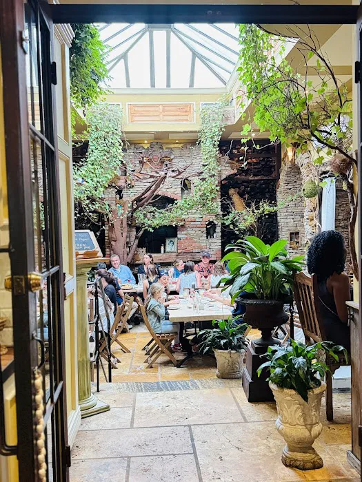 Le Petit Cafe Picture 1