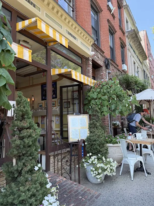 Le Petit Cafe Picture 4