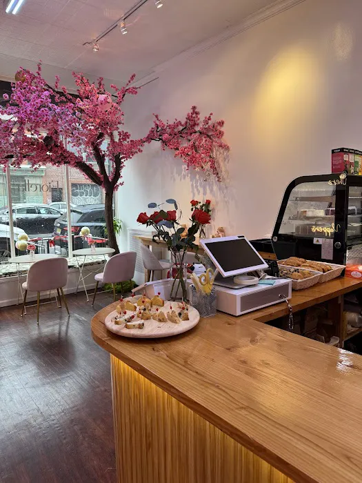 Fiorella Coffee & Flower Shop Picture 8