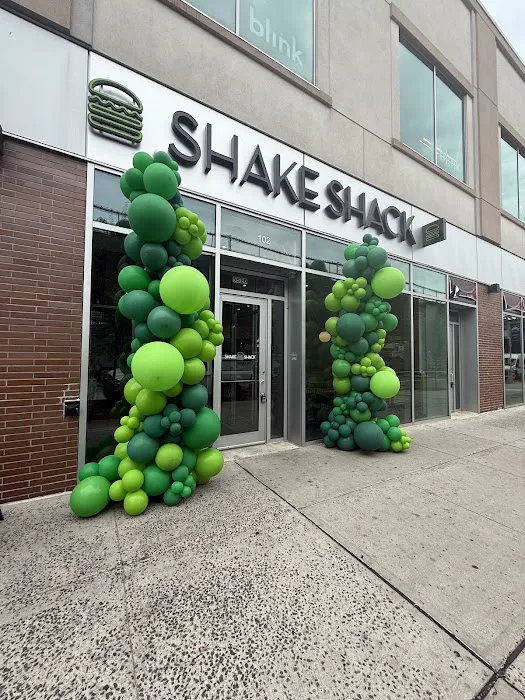 Shake Shack Broadway Plaza Riverdale Picture 1