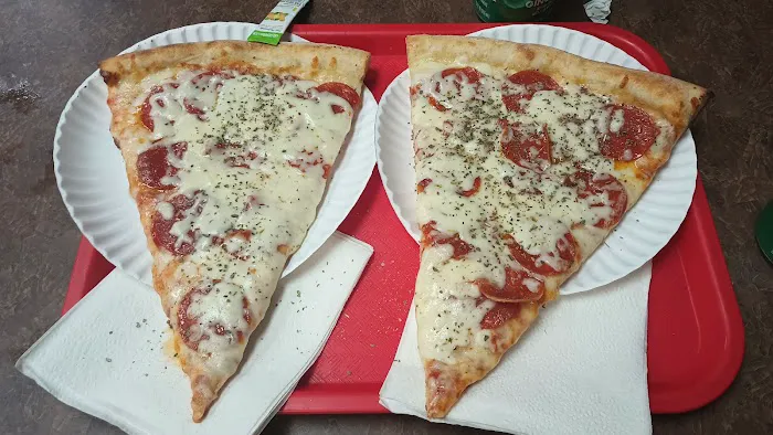 Delicious Pizza Cafe Rest. Picture 5