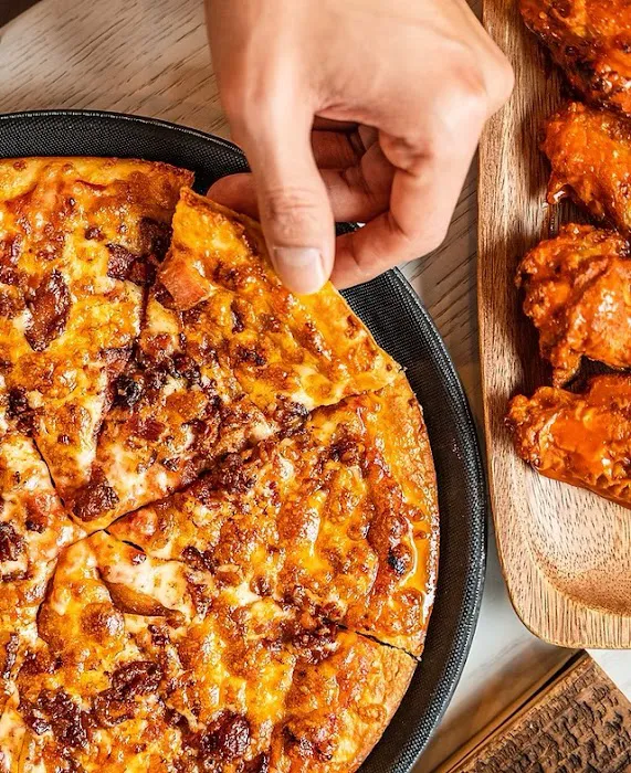Singas Famous Pizza Picture 4