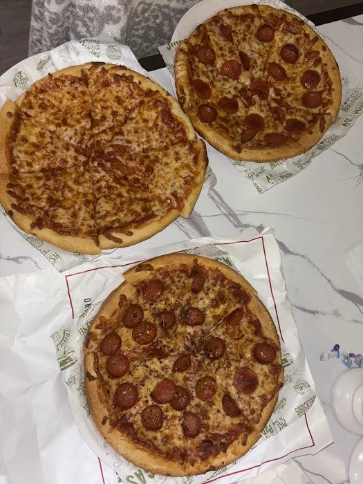 Singas Famous Pizza Picture 2