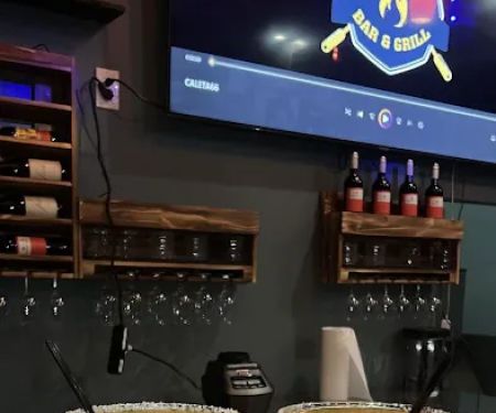 Pa’ Caleta Bar & Grill