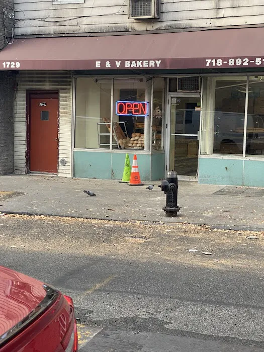 E & V Bakery. Picture 6