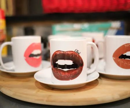 Lips Cafe