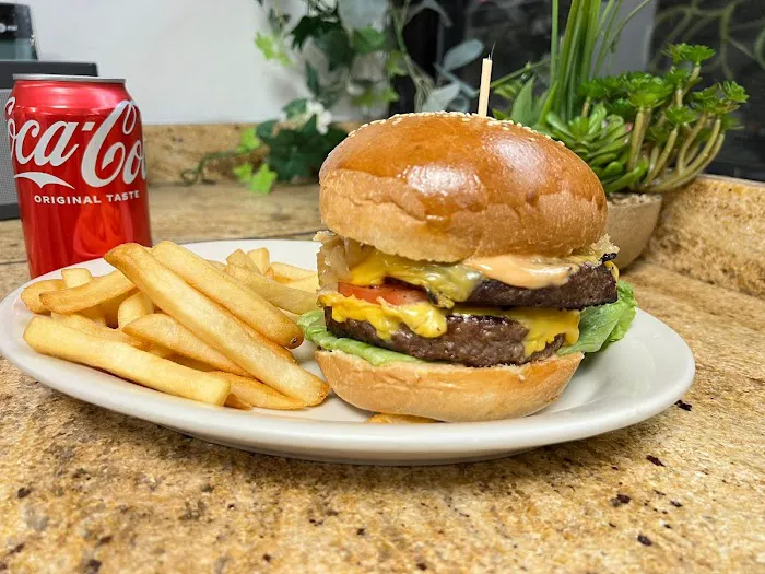 Mamita's Bakery & Restaurant Picture 4