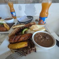 Mamita's Bakery & Restaurant ico