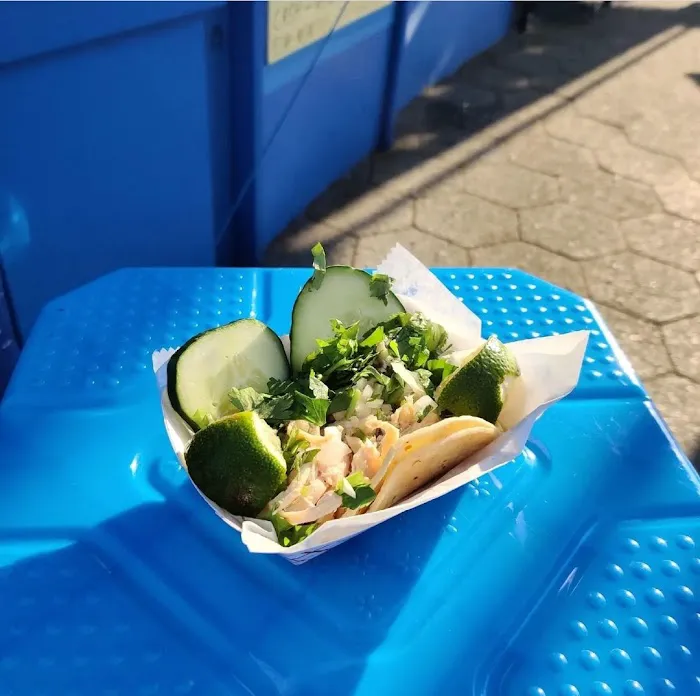 Taco azul... note: when it rains sometimes i dont open Picture 5