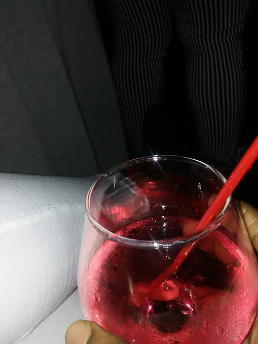 The Hills Lounge Picture 5