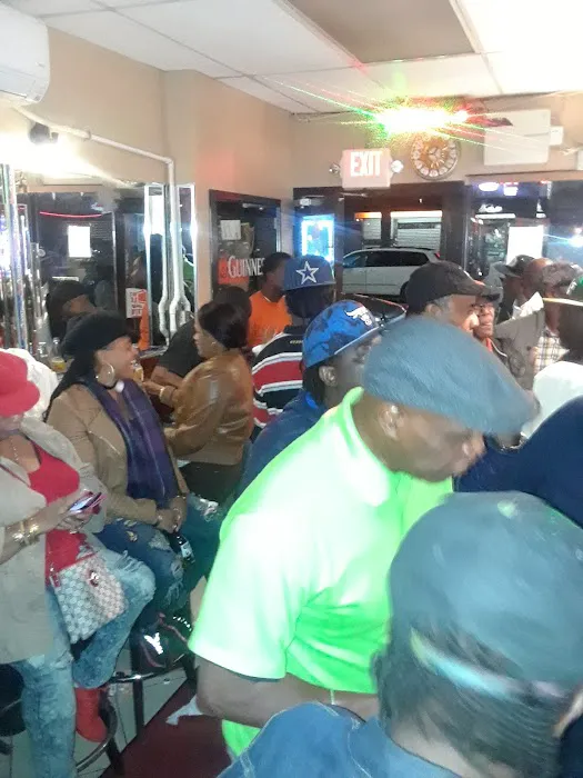 The Hills Lounge Picture 9