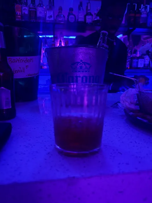 Waterfall Lounge BK Picture 3