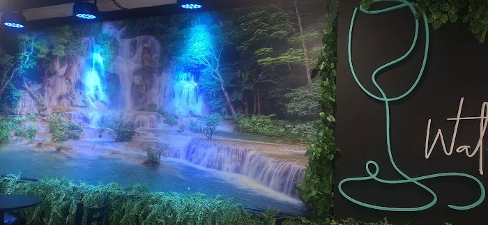 Waterfall Lounge BK Picture 2