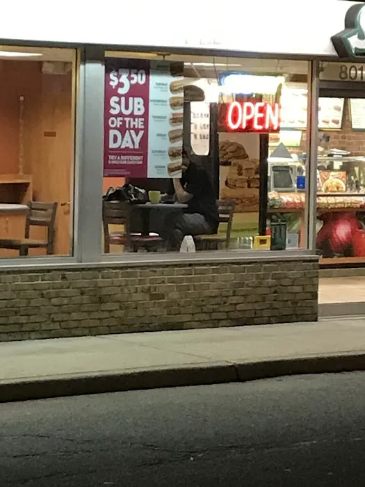 Subway Restaurants Picture 6