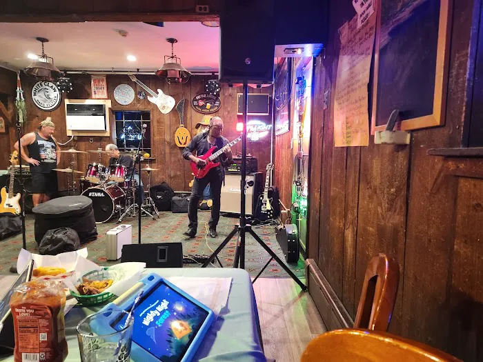 Hansil's Bar & Grill Picture 10