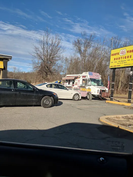 Curbside Cafe Picture 9