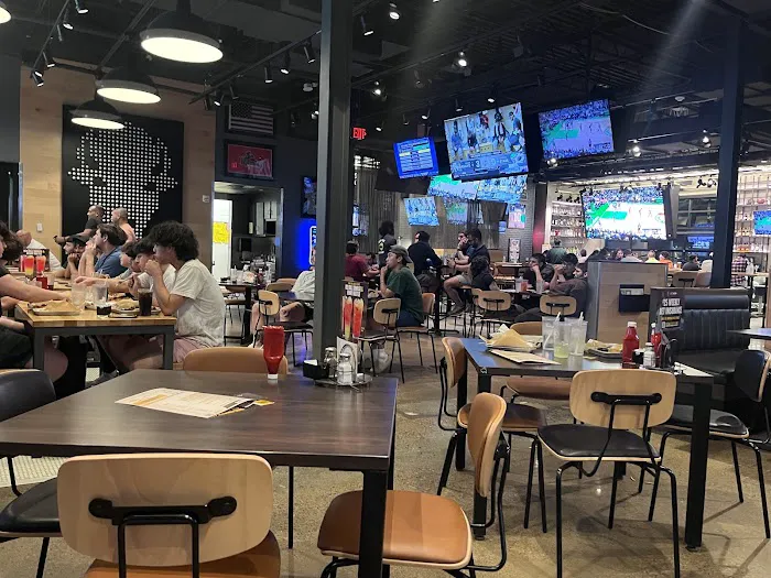 Buffalo Wild Wings Picture 3