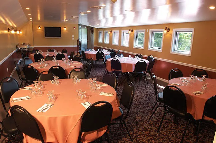 Hollywood Pizzeria & Restaurant Picture 3