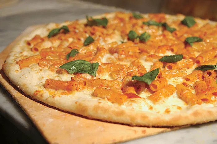 Hollywood Pizzeria & Restaurant Picture 1