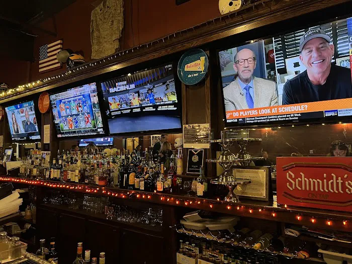 Lombardi's Bar & Restaurant Picture 9