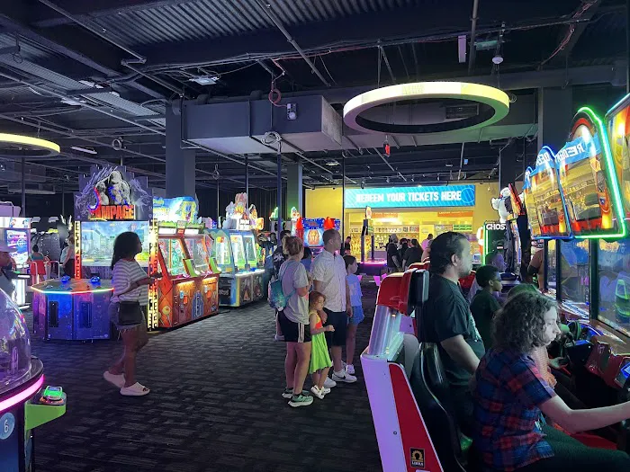 Dave & Buster's Wayne Picture 1