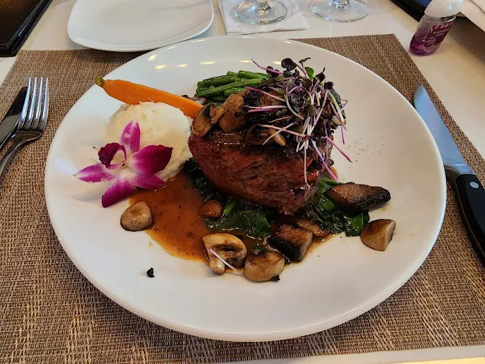 Lumi's Restaurant Picture 5