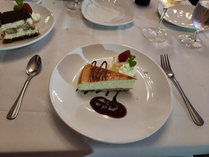 Lumi's Restaurant Picture 1