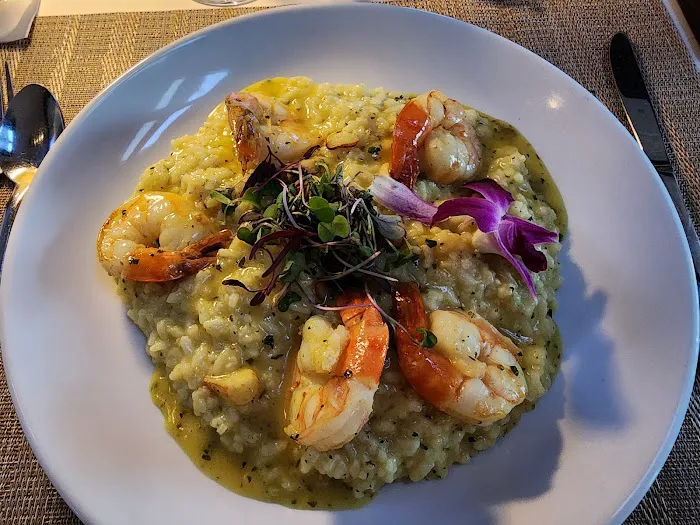 Lumi's Restaurant Picture 9