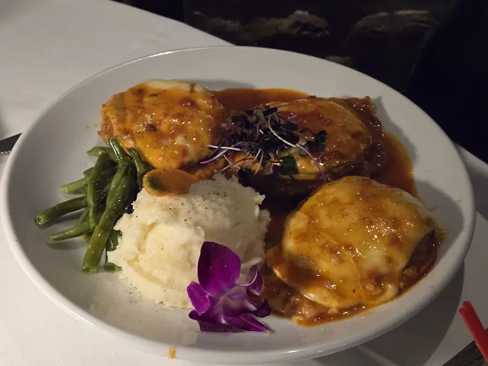 Lumi's Restaurant Picture 6