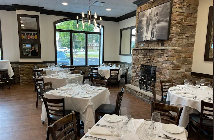 Lumi's Restaurant Picture 3