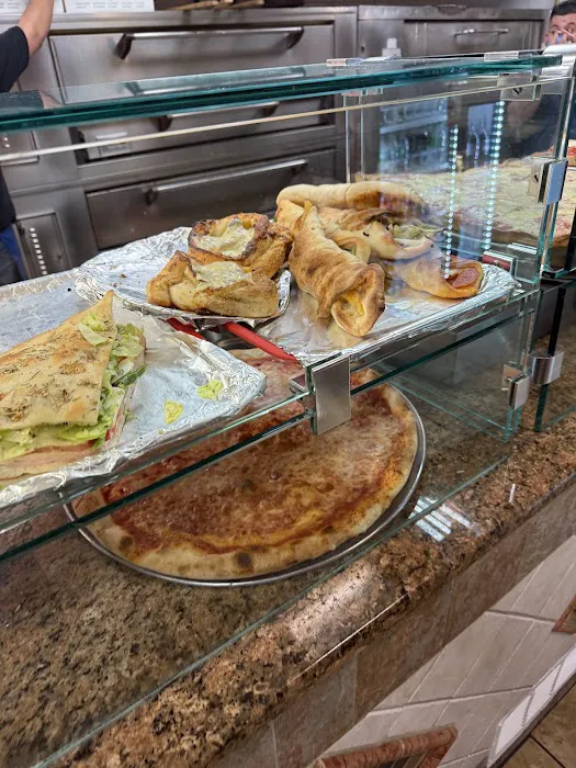 Neil's Pizzeria & Restaurant Picture 3