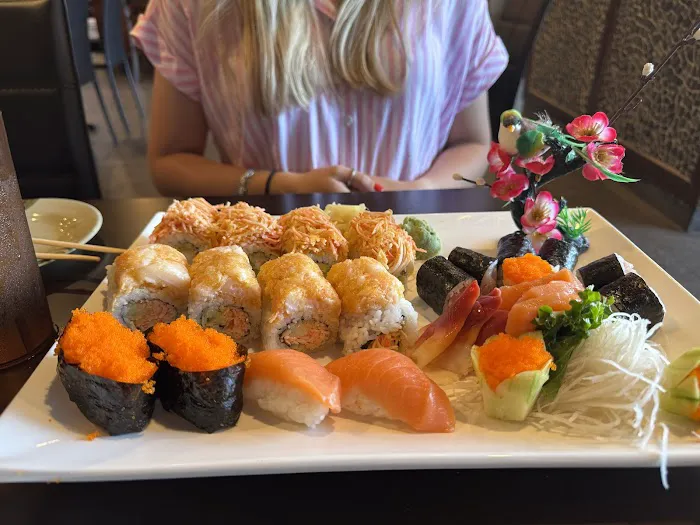 Sakura Sushi Picture 3