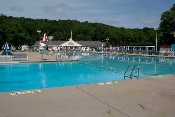 Lakeside Deli's Poolside Cafe Picture 2