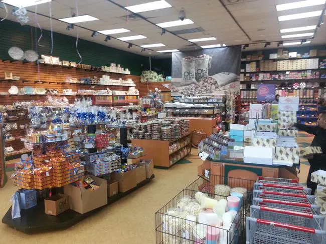 Oh! Nuts in Evergreen Kosher supermarket Picture 1