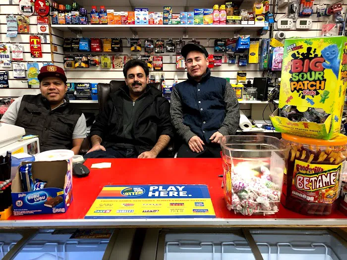 Pit Stop Deli And Azteca Restaurent Picture 2