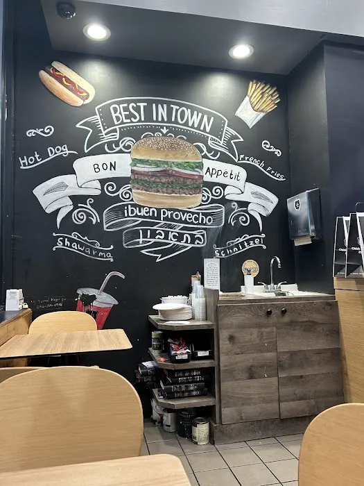 Chick 'N Chuck Picture 5