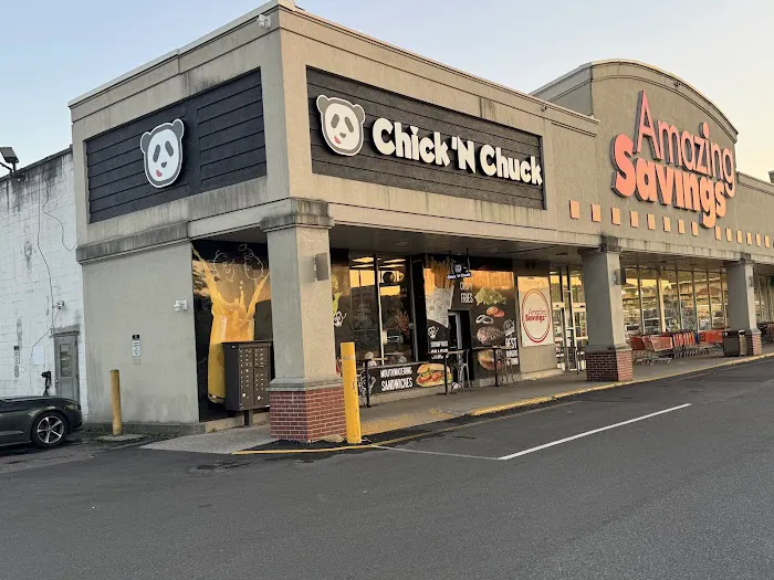 Chick 'N Chuck Picture 9