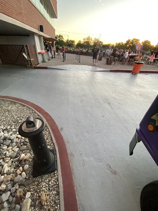 Beer Garden at Shippan Landing Picture 7