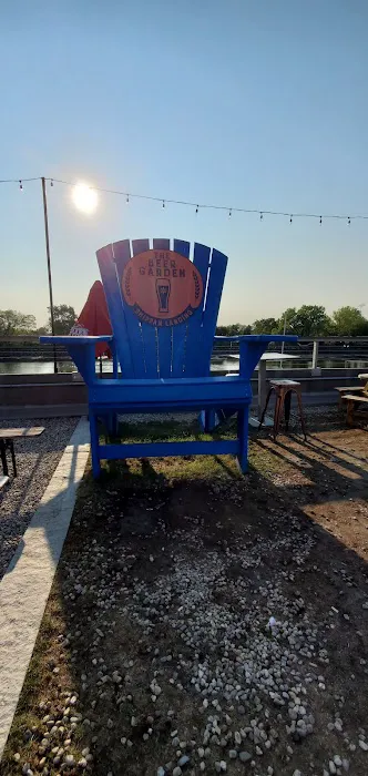 Beer Garden at Shippan Landing Picture 3