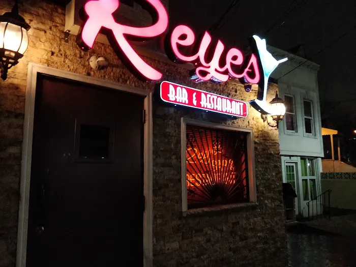 Reyes Bar & Restaurant Picture 1