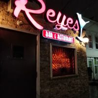 Reyes Bar & Restaurant ico