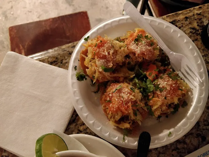 Reyes Bar & Restaurant Picture 4