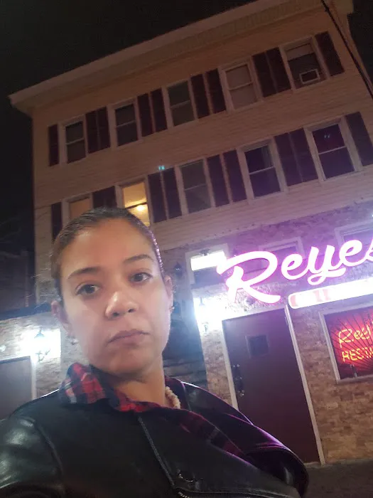 Reyes Bar & Restaurant Picture 8