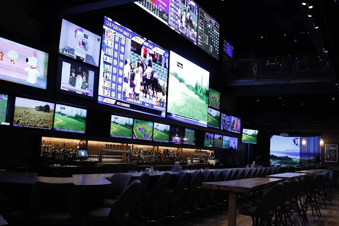 Bobby V's Restaurant & Sports Bar - Stamford Picture 1