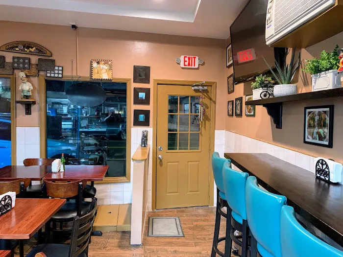 Tikal Deli Picture 8